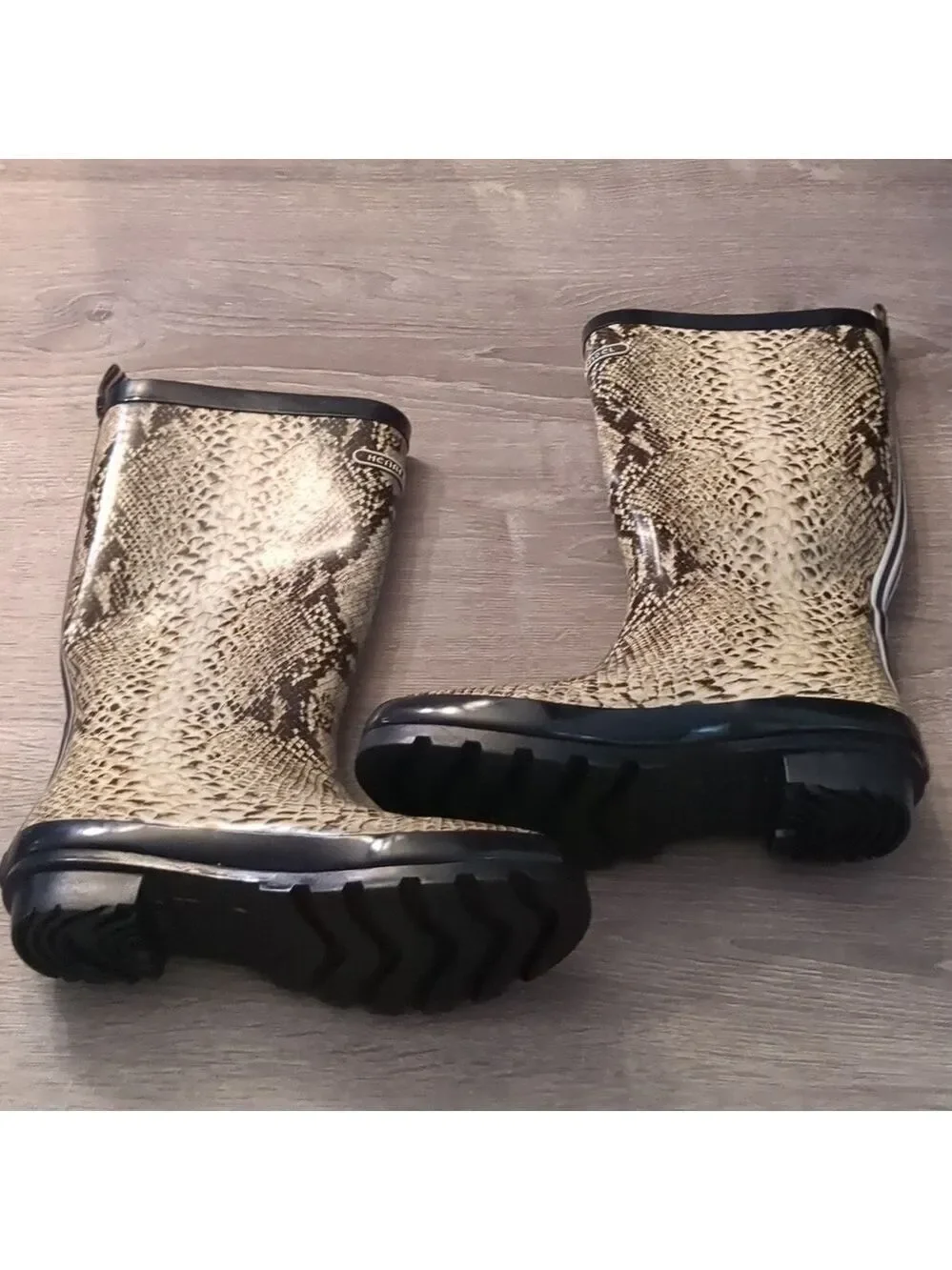 Henri Bendel snakeskin rain boots size 9